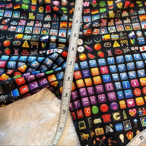 Zara Terez Emoji Capris Leggings, Size Small - Picture 3 of 10